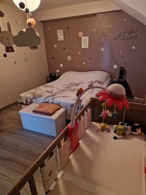 2 sovrum, resesäng, gratis wi-fi och sängkläder