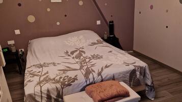 2 slaapkamers, reisbedje, gratis wifi, beddengoed