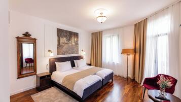 Deluxe kamer, 1 twee- of 2 eenpersoonsbedden | 1 slaapkamer, luxe beddengoed, bedden met traagschuimmatras