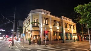 A two-story building with a ground-floor restaurant and upper-floor apartments. - Villa 1927 (Belgrade)