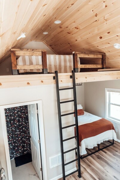 The Pine Hollow Cabin!