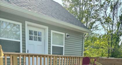 The Pine Hollow Cabin & Hot Tub!