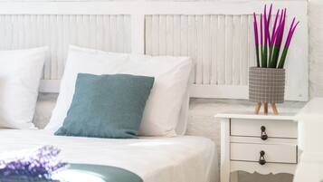 Economy-Zimmer | Zimmersafe, laptopgeeigneter Arbeitsplatz, Verdunkelungsvorhänge