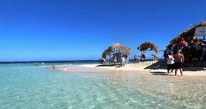 Beach Front Villa W/hot tub and Air-conditioning