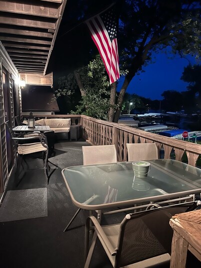 Enjoy Boji Blue Lagoon with West Lake Okoboji views, close to beach & boat ramp!