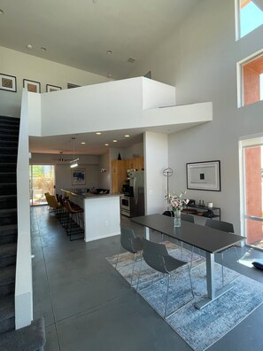 Dining - Modern Townhouse in Palm Springs (Palm Springs)