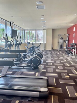 Fitness facility - Modern Townhouse in Palm Springs (Palm Springs)