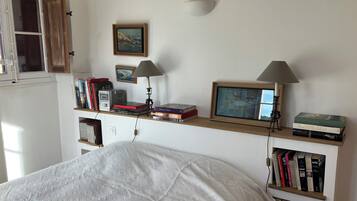 2 chambres, fer et planche à repasser, draps fournis