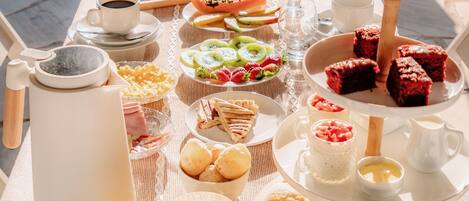 Free daily continental breakfast