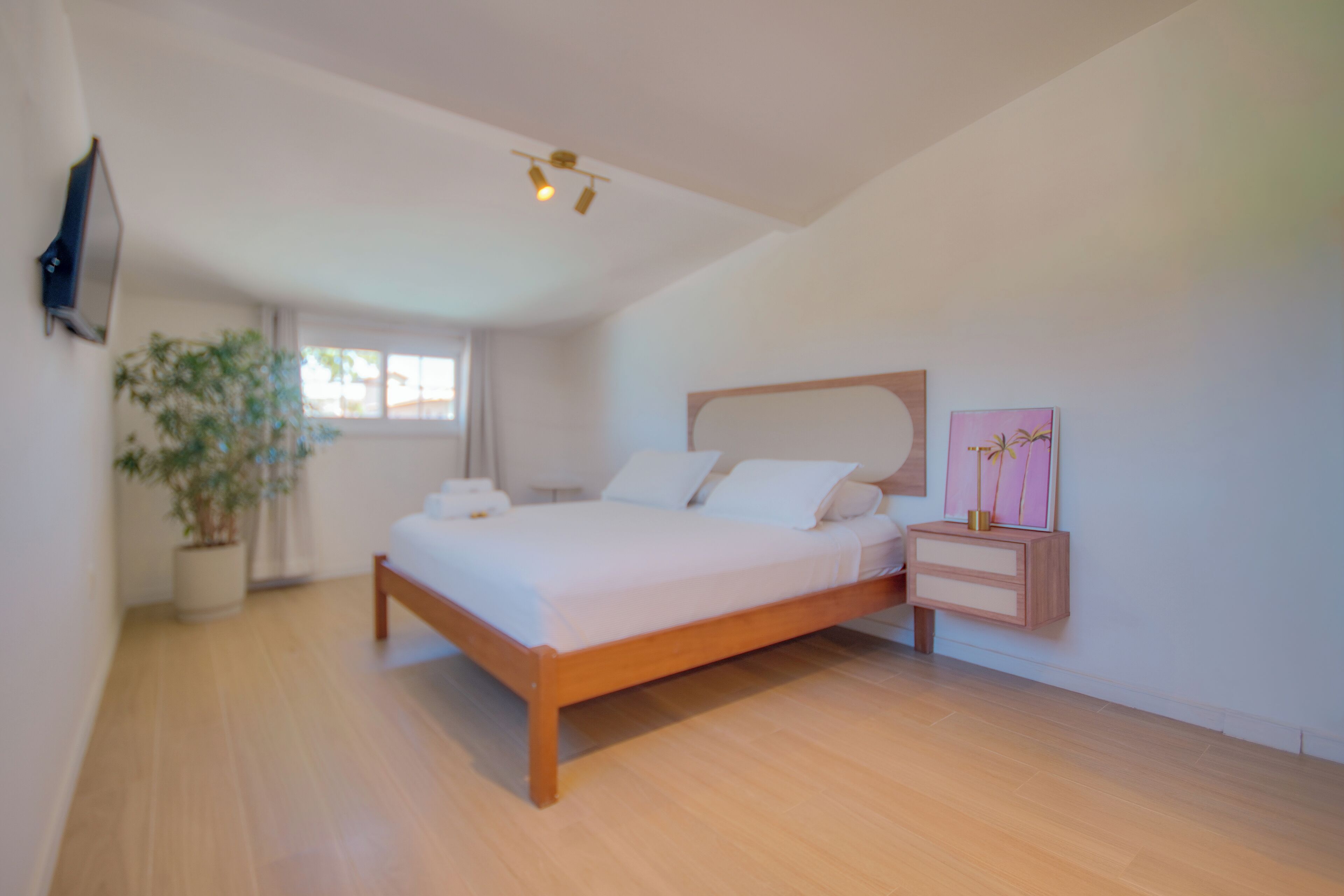 Premium Studio Suite, 1 Queen Bed | Premium bedding, minibar, in-room safe, individually decorated