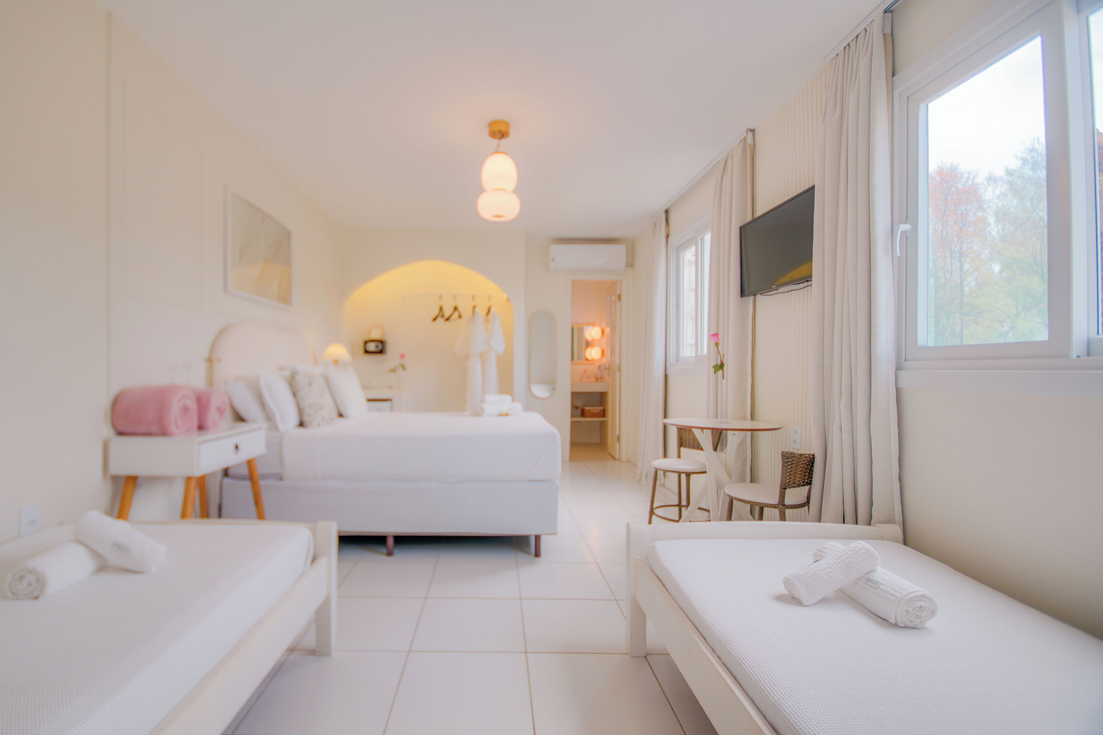 Ropa de cama de alta calidad y minibar 