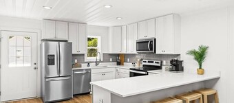 Noah's Ark~ OKI Beach, Sleeps 14, PS4, Firepit, Swings