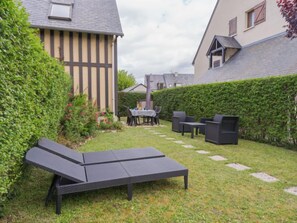 Outdoor dining - Les Sylvestres by Interhome (Cabourg)