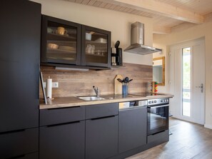 Kühlschrank, Ofen, Geschirrspüler, Kochgeschirr/Geschirr/Besteck