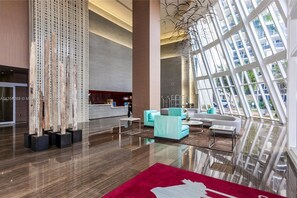 Lobby - AMAZING 1BD APT BEACHFRONT 5 STARS RESORT INCREDIBLE AMENITIES, BEACH CLUB (Hallandale Beach)