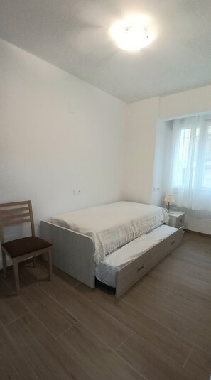 2 chambres, fer et planche à repasser, Wi-Fi, draps fournis