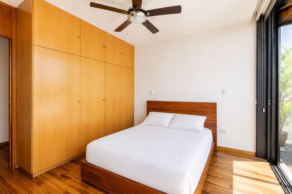 2 chambres, fer et planche à repasser, lit parapluie, Wi-Fi gratuit