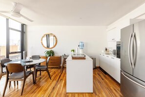 Coffee/tea maker, fridge, microwave, oven - Cathedral Fantastic View Loft (Heroica Puebla de Zaragoza)