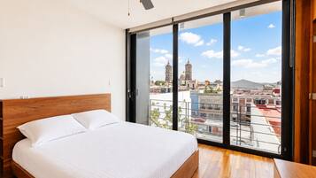 2 bedrooms, iron/ironing board, travel crib, WiFi (free)