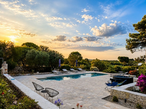 Outdoor pool - Villa Rai · Countryside Retreat w/ Pool-7 min from Ostuni, 15 min from the beach (Ostuni)