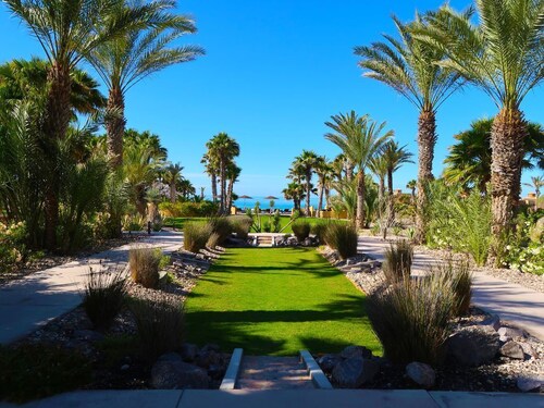 Beachfront 🌊Bella Sirena 1b1b 🧜‍♀️Your romantic escape with a spectacular view! 