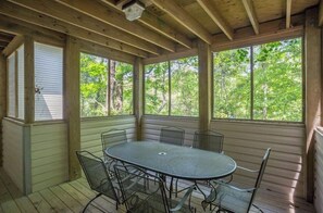 Dining - Upstairs condo near beach close to pool. Sleeps 10. Free pkg at beach. Aug16-23 (Kitty Hawk)