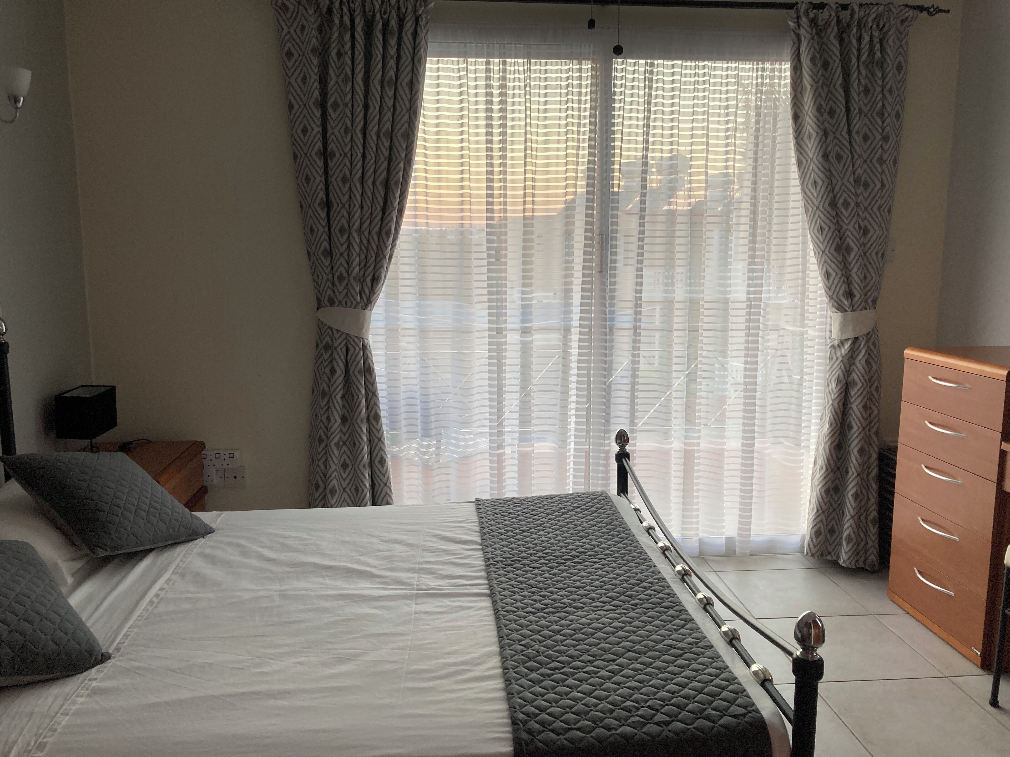 2 soverom, safe på rommet, strykejern/-brett og wi-fi (inkludert)