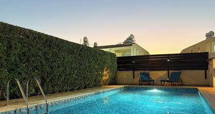 Two Bedroom Semi-detached House With Private Pool, A/c, Wifi in Kato Paphos