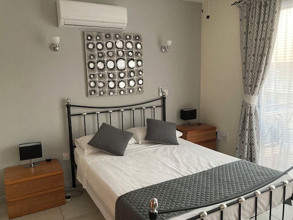 2 bedrooms, in-room safe, iron/ironing board, free WiFi