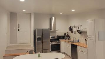 Refrigerador, horno, parrilla de estufa y lavavajillas