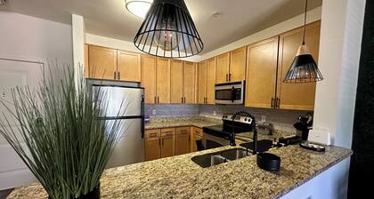 Modern : : : 200 yards from Metro station, Quick access to DCA,National Harbor!