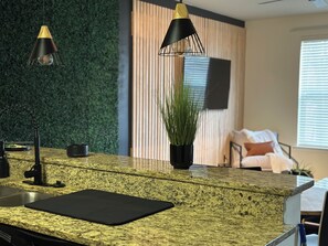 Interior - Modern : : :  200 yards from Metro station, Quick access to DCA,National Harbor! (Alexandria)