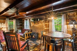 Dining - Boozy Bear Bungalow (Gatlinburg)