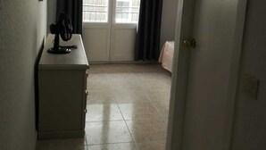 Business Double Room | Down comforters, desk, laptop workspace, iron/ironing board (on request) - ATLANTIA VENTURES SL (Lloret de Mar)