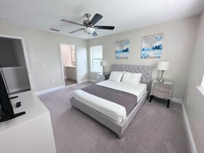 4 habitaciones, tabla de planchar con plancha, wifi y ropa de cama 