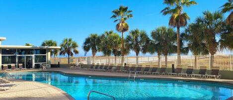 Een binnenzwembad, een verwarmd zwembad