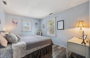 2 habitaciones, tabla de planchar con plancha, wifi y ropa de cama 