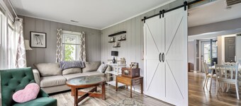 Aunt Betty's Cottage a whimsical House large yard pet friendly in Westmont Il