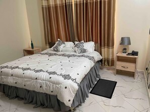 واي فاي مجانًا وملاءات أسرّة