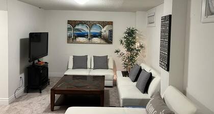 Cozy Unit (2 Rooms), King & Double Bed Perfect for Couples, Singles & Families