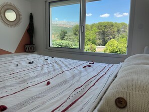 3 عدّة غرف نوم وملاءات أسرّة