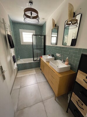 Doccia, asciugacapelli, asciugamani