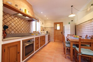 Frigorifero, microonde, forno, lavastoviglie