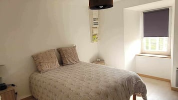 1 chambre, fer et planche à repasser, lit parapluie, draps fournis