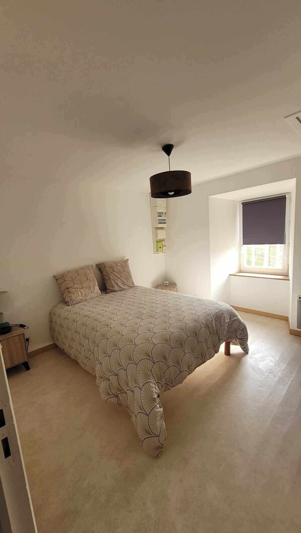 1 Schlafzimmer, Bügeleisen/Bügelbrett, Reisekinderbett, Bettwäsche