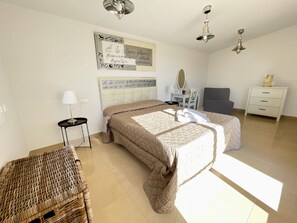 4 Schlafzimmer, Bügeleisen/Bügelbrett, kostenloses WLAN, Bettwäsche