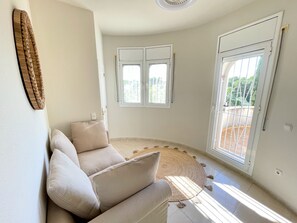 TV, fireplace, DVD player