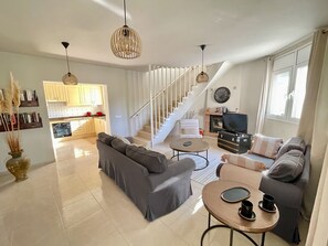 TV, fireplace, DVD player