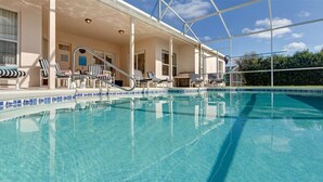 A heated pool - 5 BR / 4 BA Villa, Wi-fi Private South Facing Pool (Davenport)
