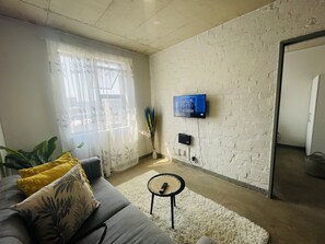 Smart TV - Beautiful Modern Industrial apartment in the heart of Johannesburg Jozi Maboneng (Johannesburg)
